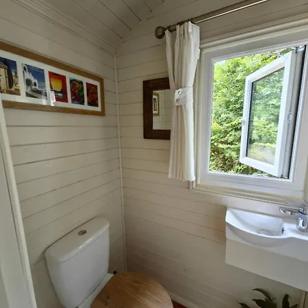 Bell Nook- Shepherd'S Hut With A Spacious Wood-Fired Hot Tub Tonbridge Exterior photo