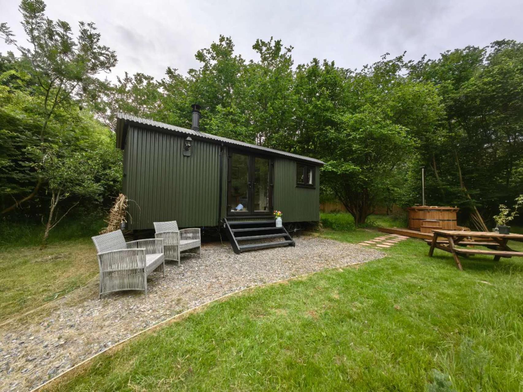 Lodge Bell Nook- Shepherd's Hut With A Spacious Wood-fired Hot Tub Tonbridge