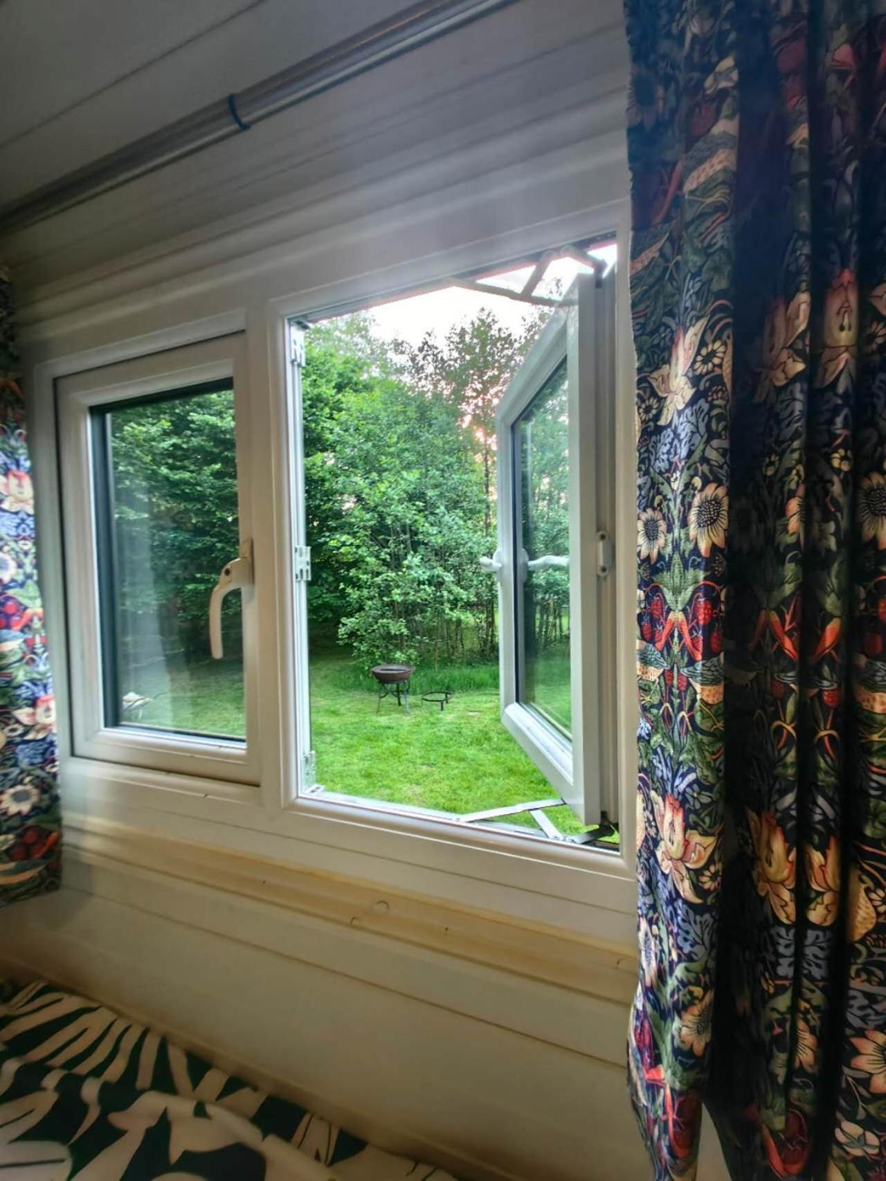 Lodge Bell Nook- Shepherd's Hut With A Spacious Wood-fired Hot Tub